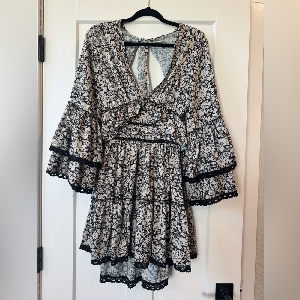 Goodnight Macaroon | black & white floral dress - S